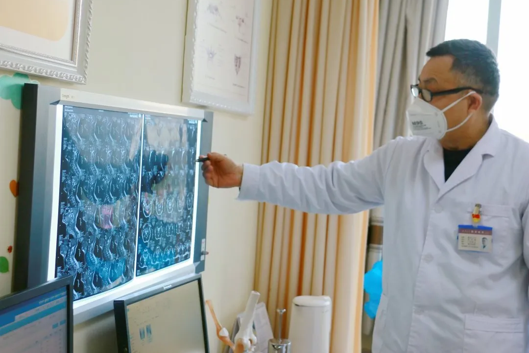 济南南郊医院骨科李守斌主任:四十余年匠心守护,深耕临床的“硬核”医者