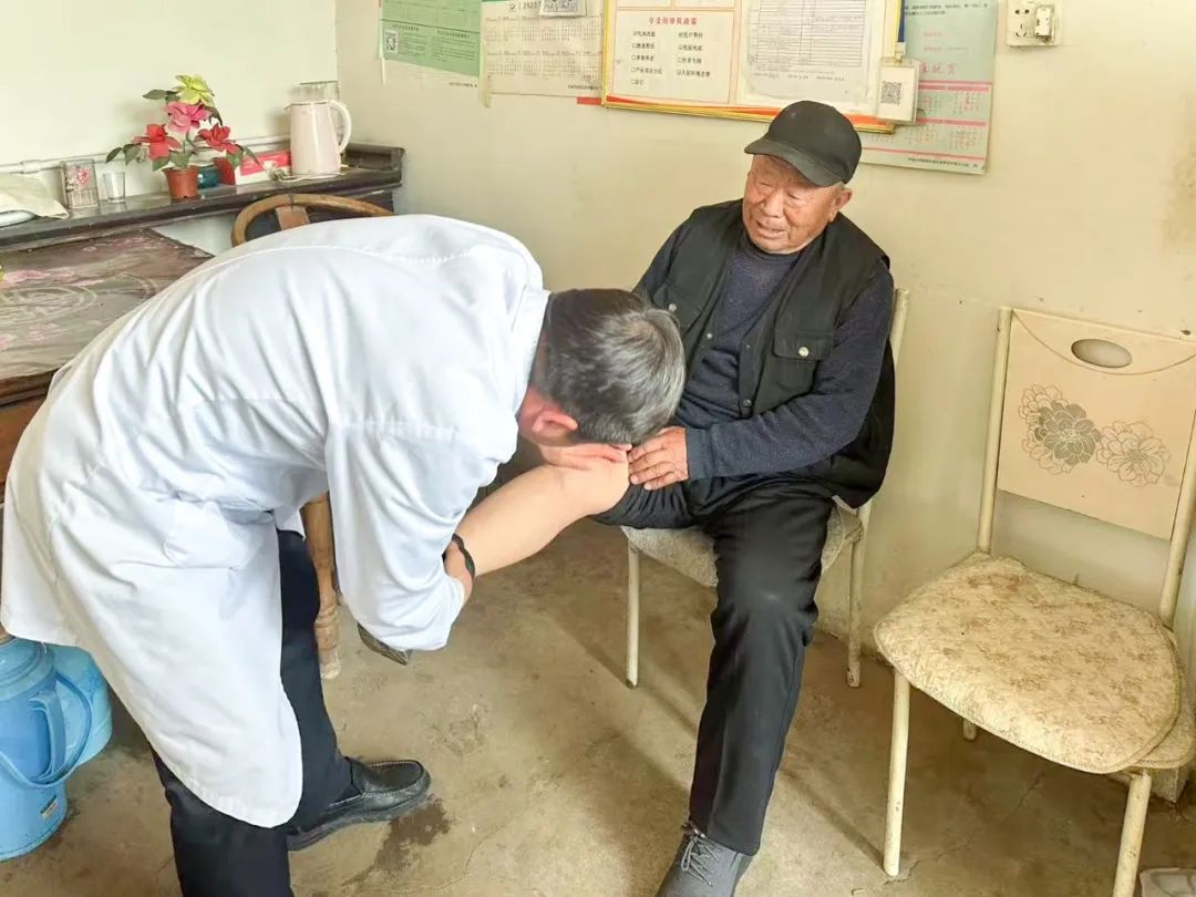 医路同行!济南南郊医护下乡回访，让优质诊疗服务"零距离" 