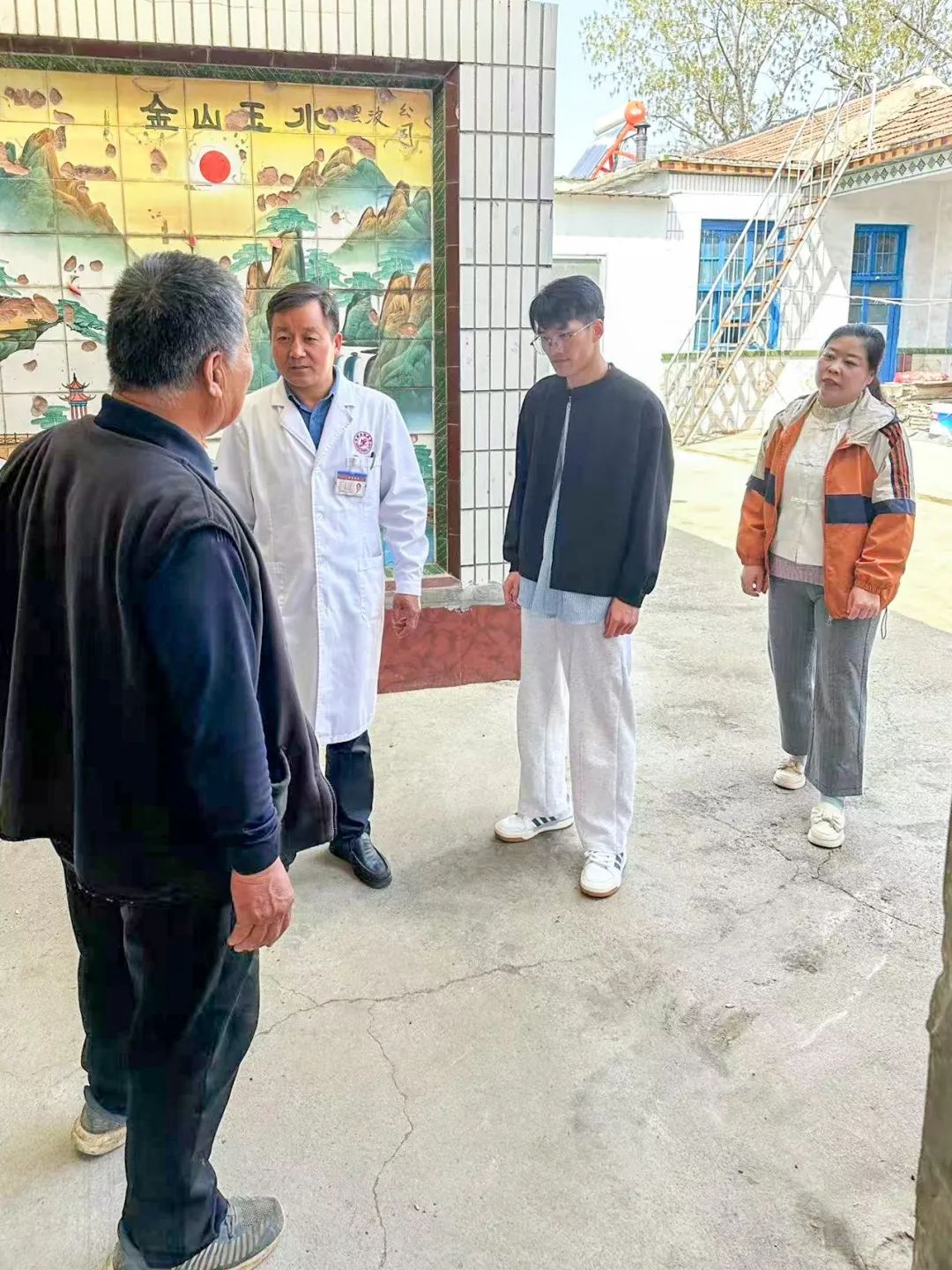 医路同行!济南南郊医护下乡回访，让优质诊疗服务"零距离" 