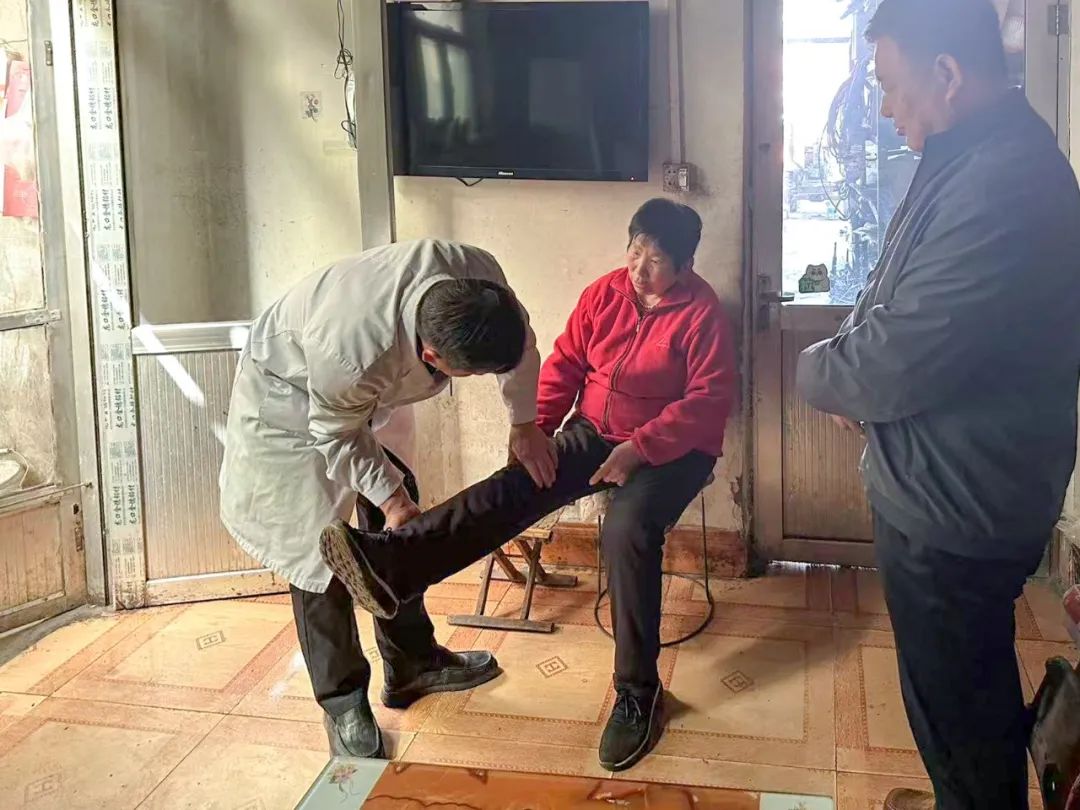 医路同行!济南南郊医护下乡回访，让优质诊疗服务"零距离" 