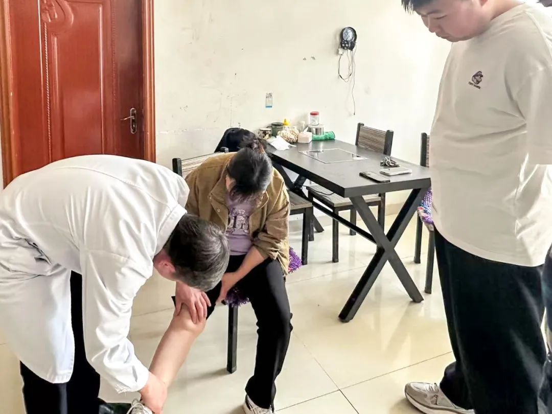 医路同行!济南南郊医护下乡回访，让优质诊疗服务"零距离" 